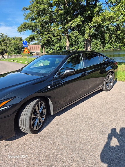 Lexus ES300h 3 of 5
