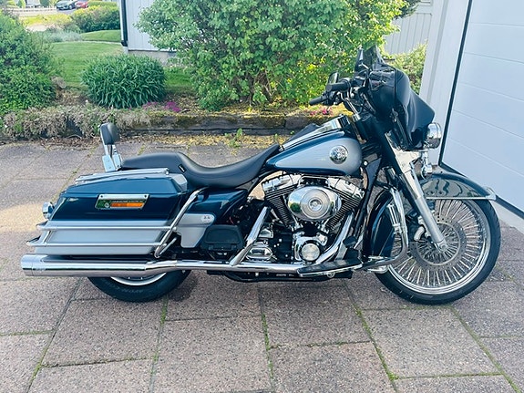 Harley-Davidson Electra Glide Ultra Classic 2 of 5