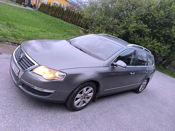 Volkswagen Passat 2 of 5