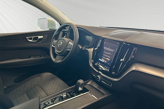 Volvo XC60 10 of 30
