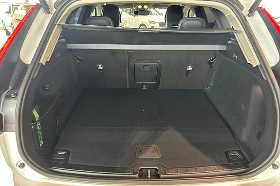 Volvo XC60 14 of 30