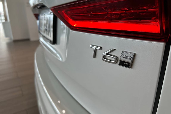 Volvo XC60 13 of 30