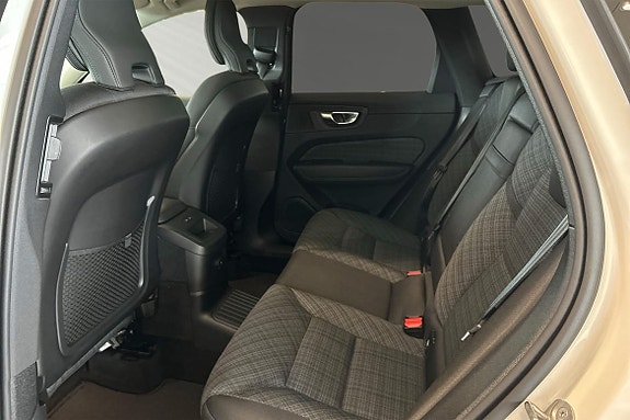 Volvo XC60 8 of 30
