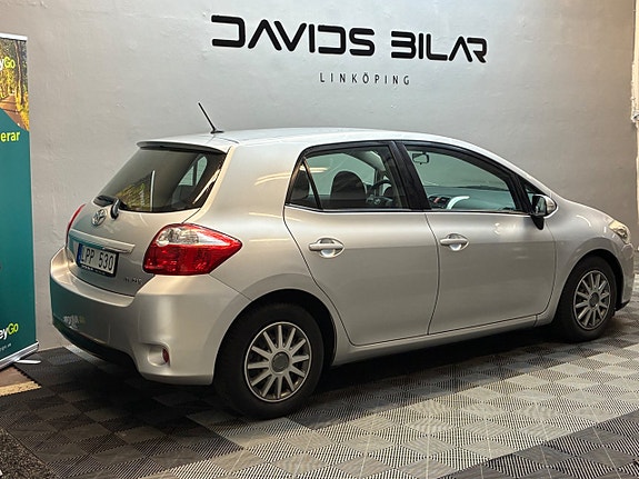 Toyota Auris 3 of 5