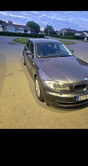 BMW 118i 2 of 5