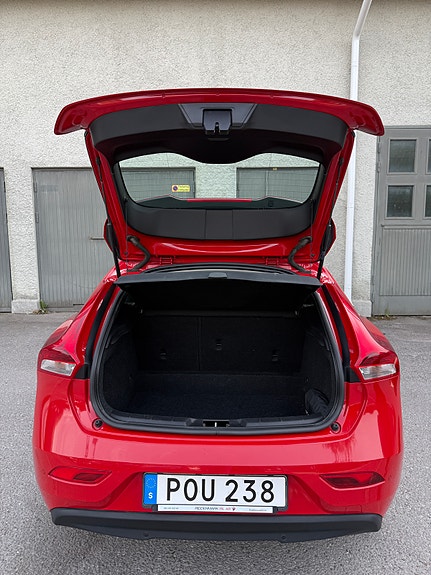 Volvo V40 2 of 15