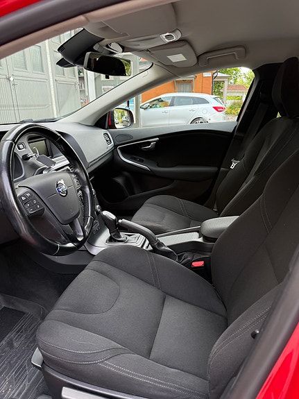 Volvo V40 9 of 15