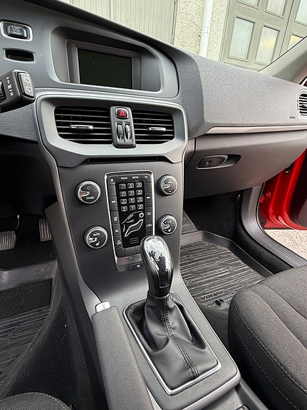 Volvo V40 13 of 15