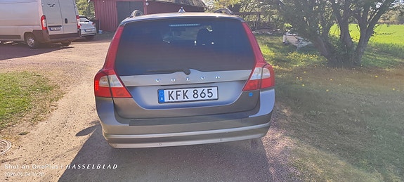 Volvo V70 3 of 16