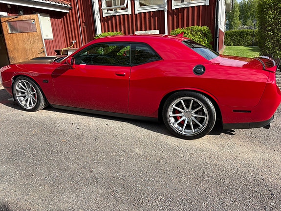 Dodge Challenger 2 of 5