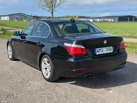 BMW 530i 4 of 5