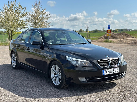 BMW 530i 3 of 5