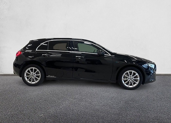 Mercedes-Benz A250 e 4 of 5