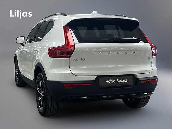Volvo XC40 4 of 5