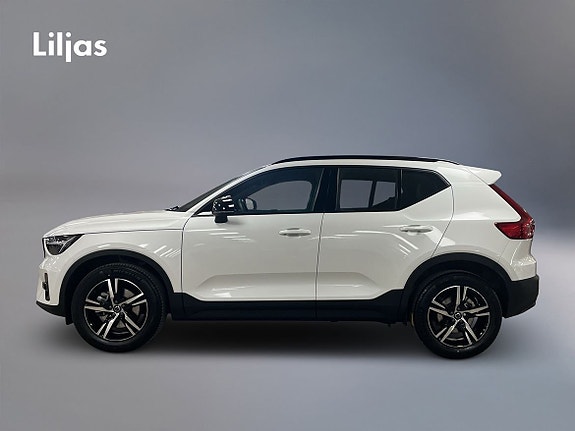 Volvo XC40 3 of 5