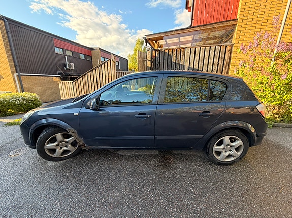 Opel Astra 2 of 5