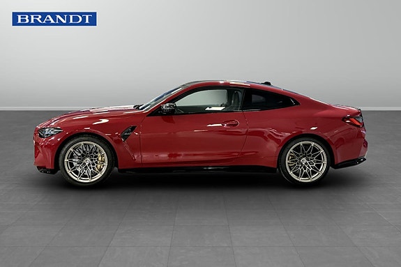 BMW M4 3 of 5