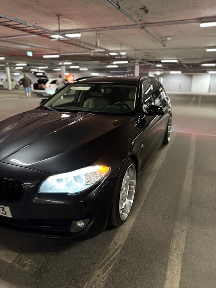 BMW 535i 2 of 5
