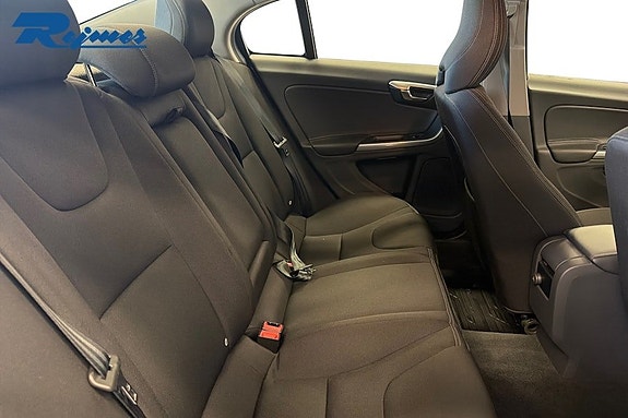Volvo S60 13 of 19
