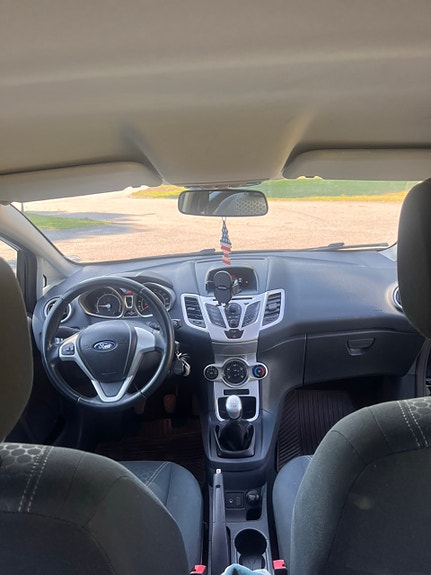 Ford Fiesta 2 of 4