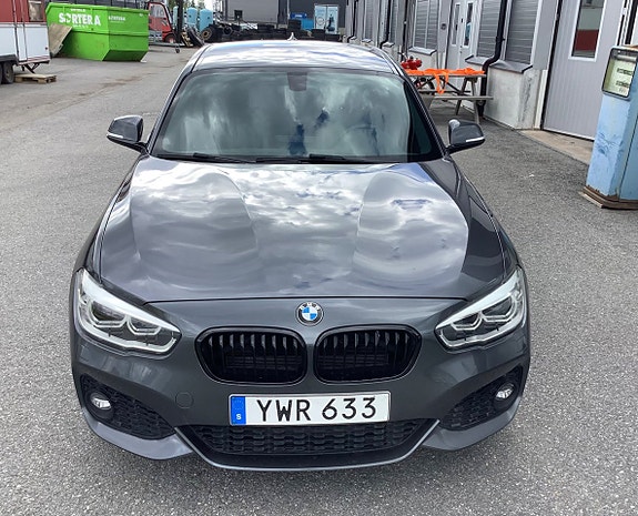 BMW 120 2 of 5