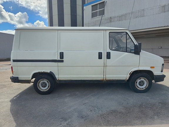 Peugeot J5 4 of 5
