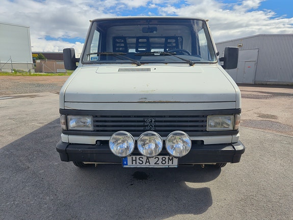 Peugeot J5 2 of 5