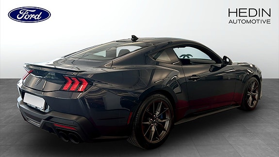 Ford Mustang 2 of 5