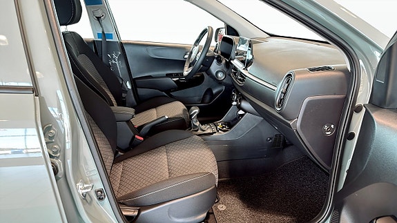Kia Picanto 7 of 12