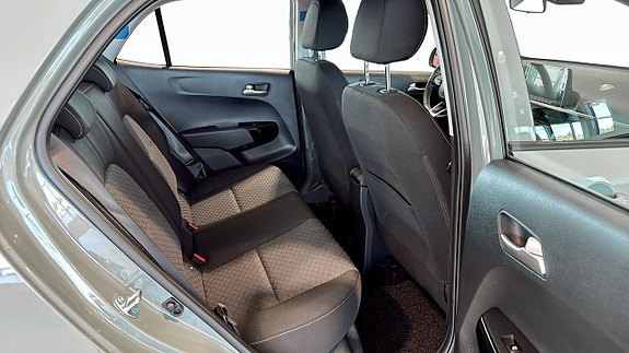 Kia Picanto 5 of 12