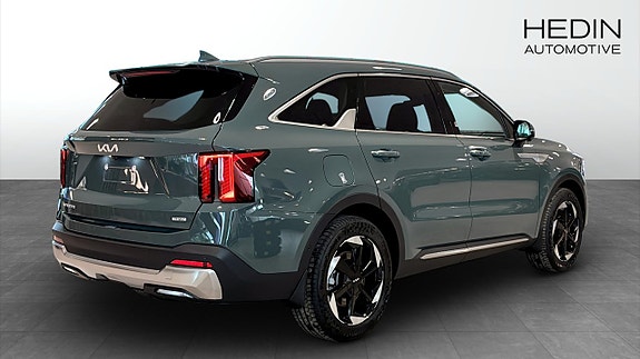 Kia Sorento 2 of 18