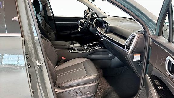 Kia Sorento 3 of 18