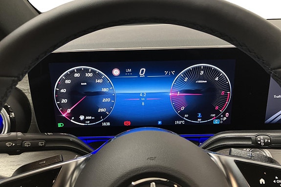 Mercedes-Benz V300 d 8 of 24