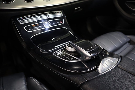 Mercedes-Benz E200 13 of 27