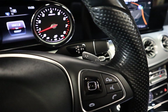 Mercedes-Benz E200 18 of 27