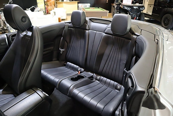 Mercedes-Benz E200 21 of 27