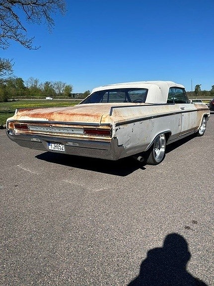 Oldsmobile Dynamic 88 4 of 9