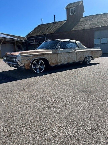 Oldsmobile Dynamic 88 2 of 9