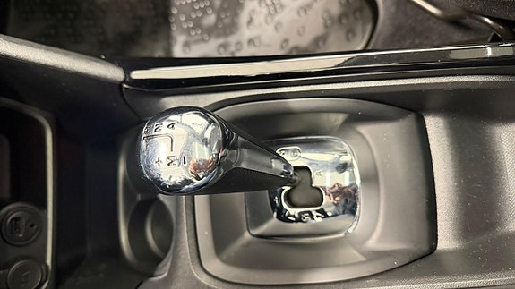 Peugeot 2008 7 of 14