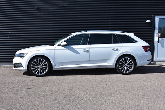 Skoda Superb 3 of 5