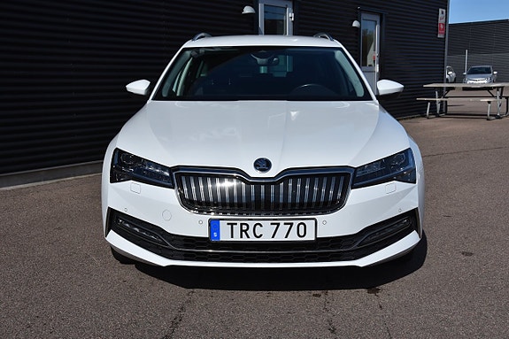 Skoda Superb 2 of 5