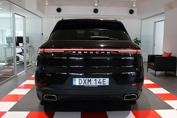 Porsche Cayenne 8 of 27