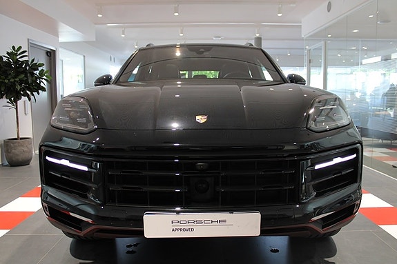 Porsche Cayenne 3 of 5