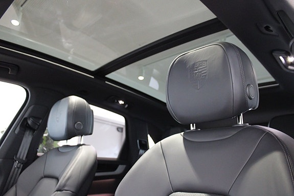 Porsche Cayenne 17 of 27