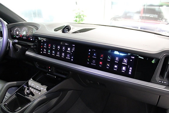 Porsche Cayenne 23 of 27