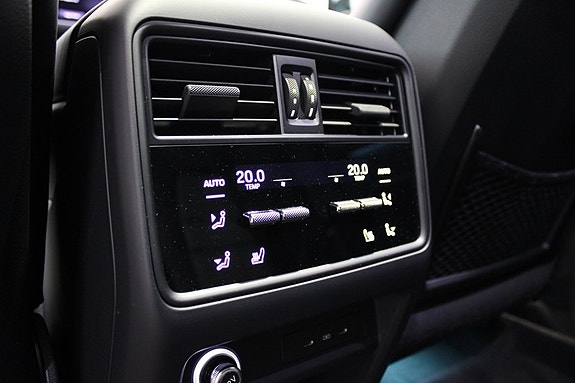 Porsche Cayenne 27 of 27
