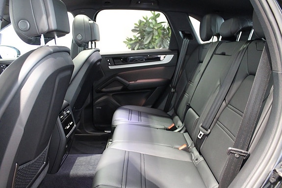 Porsche Cayenne 26 of 27