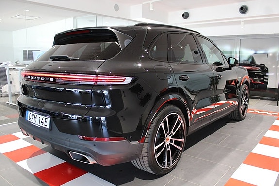 Porsche Cayenne 7 of 27