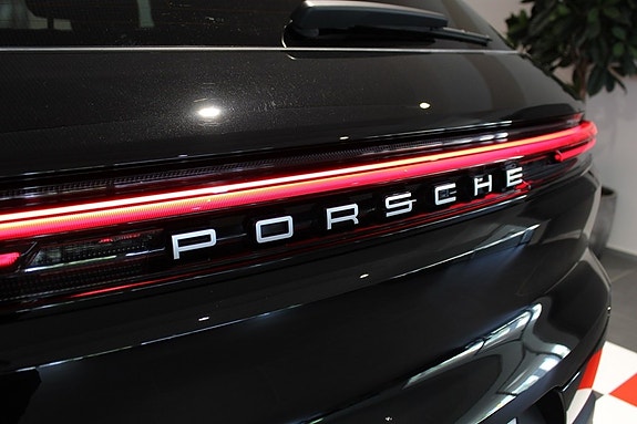 Porsche Cayenne 9 of 27