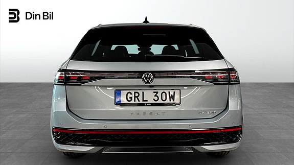 Volkswagen Passat 5 of 12